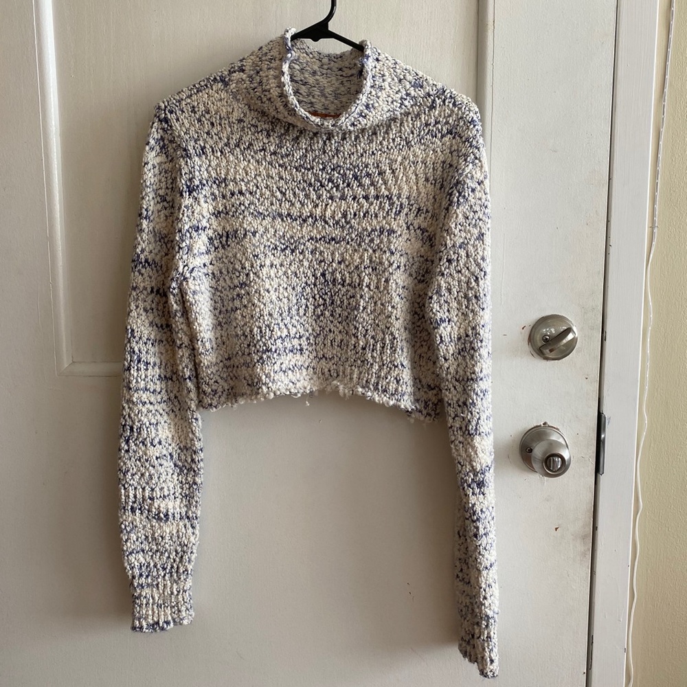 BELLDINI Blue and white raw hem cropped sweater